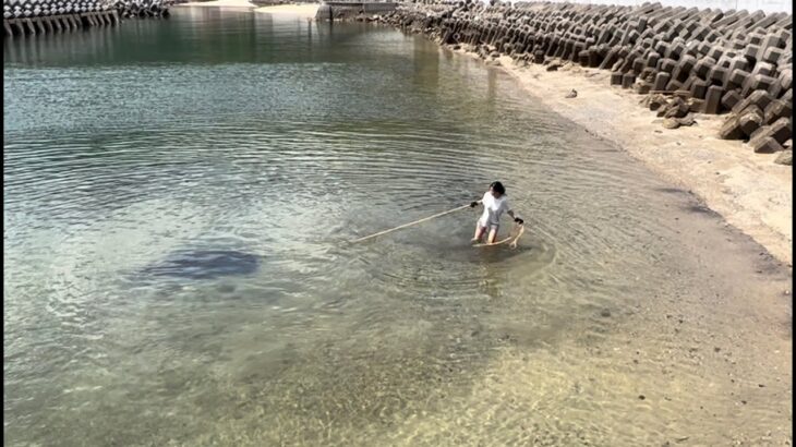 ついに自分より大きい魚を仕留める・・・